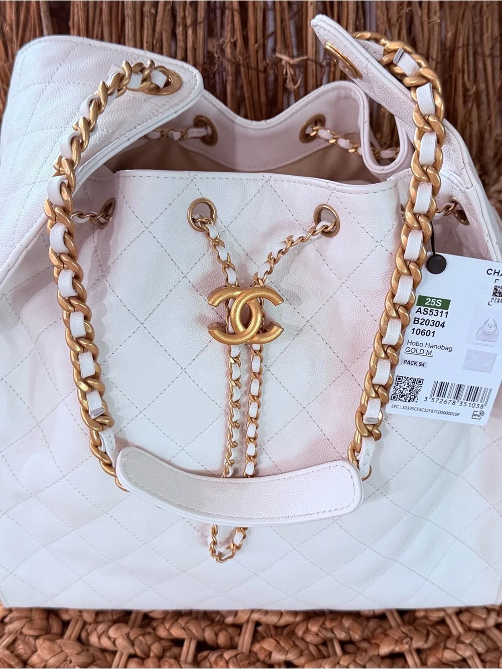 NEW Chanel 25S White Quilted Caviar Leather with Gold Hardware.  Medium.